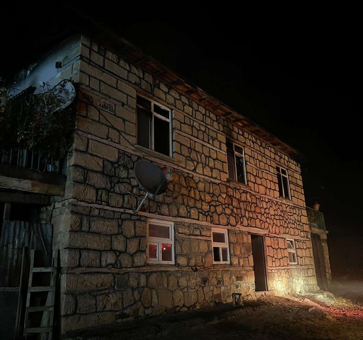2 katlı ev alevlere teslim oldu! Karı-koca hayatını kaybetti 1